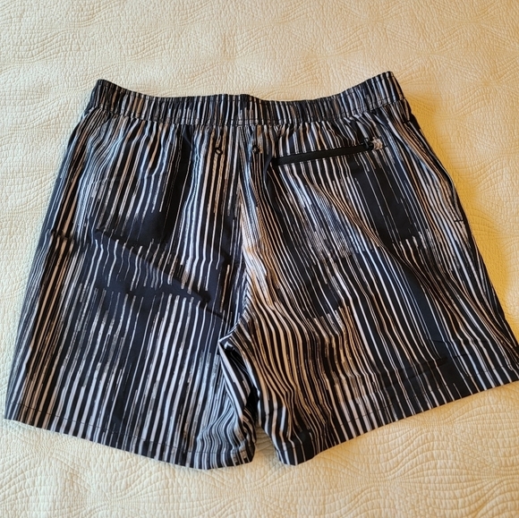 NWT Calvin Klein Men's Swim Trunks - Picture 2 of 3